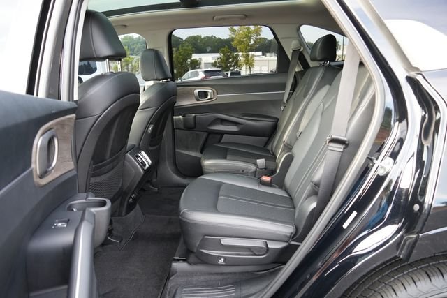 Used 2022 Black Kia EX image 15