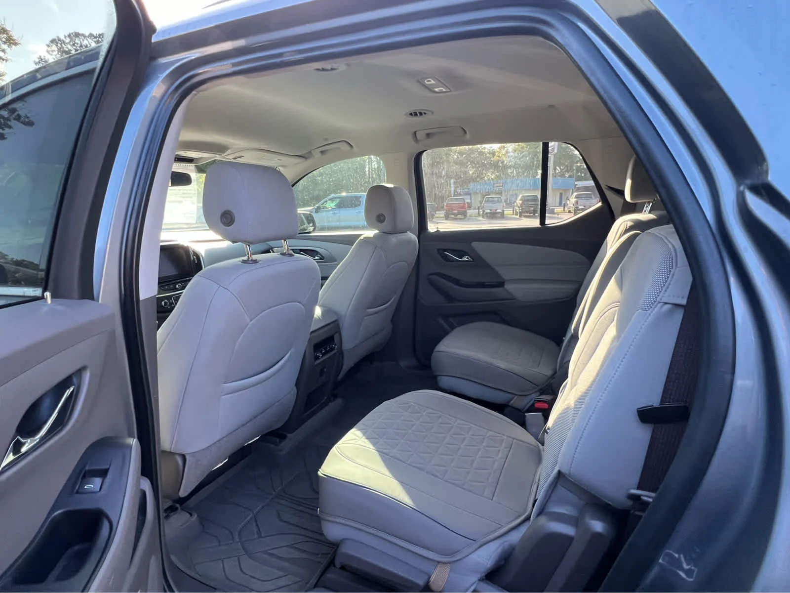 Used 2021 Satin Steel Metallic Chevrolet LT Cloth image 4