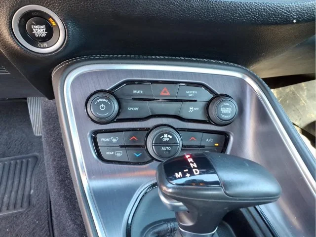 Used 2018 Red Dodge SXT image 27