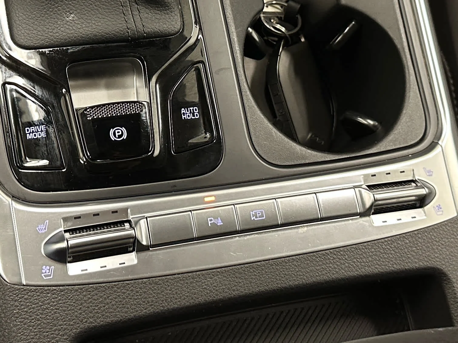 Used 2025 Snow White Pearl Kia SX image 31