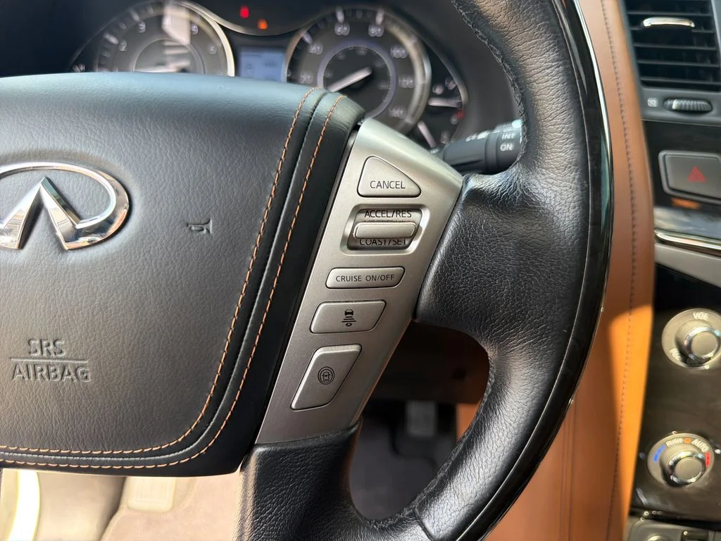Used 2018 Moonstone White INFINITI  image 23