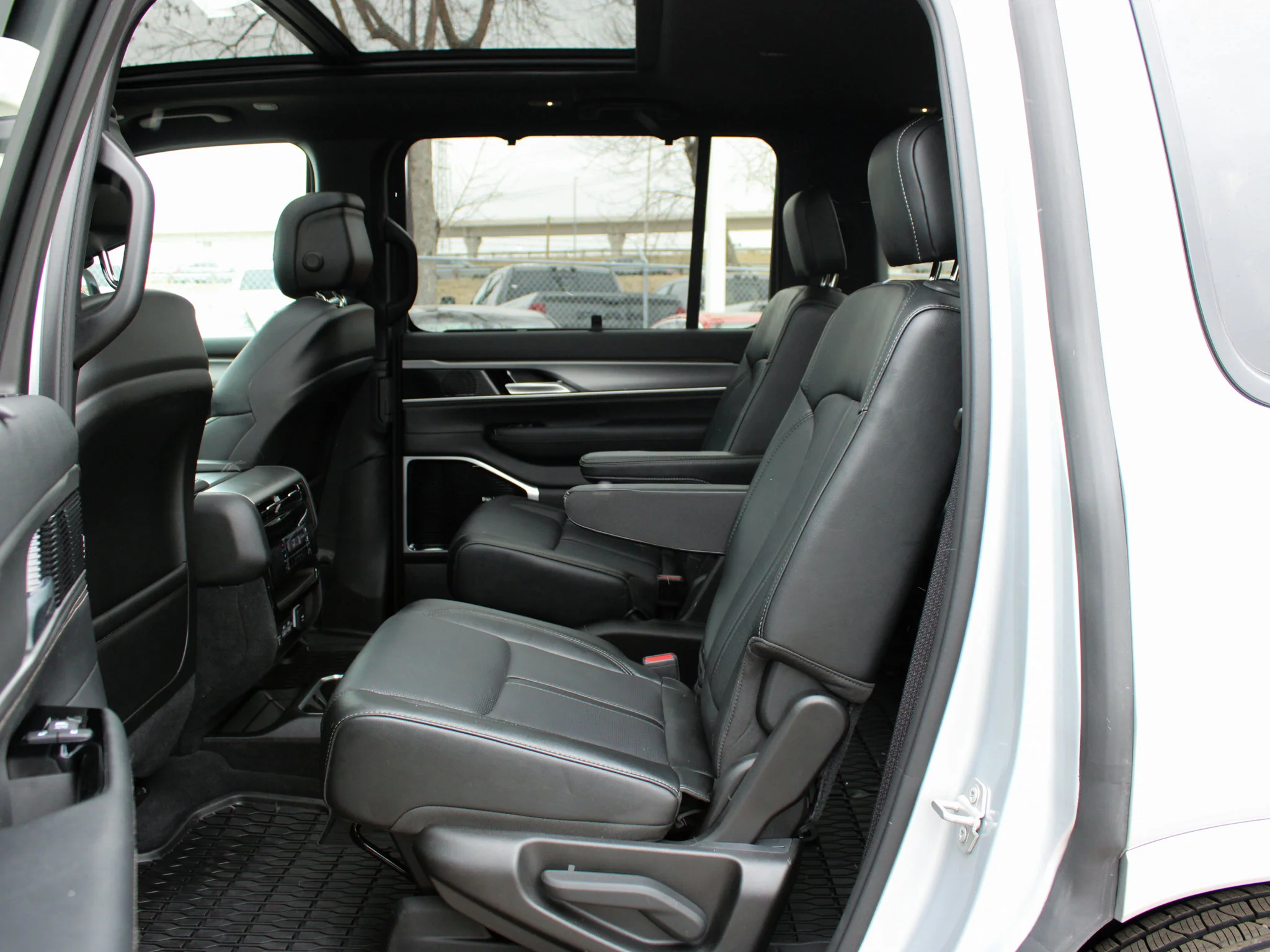 Certified Used 2025 Silver Jeep Series III Super * Twin-Turbo | McIntosh | Head-Up Display | Heated Nappa Leather | Running Boards image 19