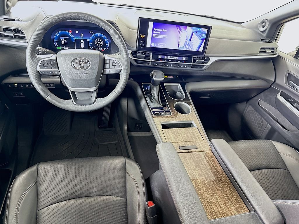 Used 2025 Wind Chill Pearl Toyota Platinum image 23