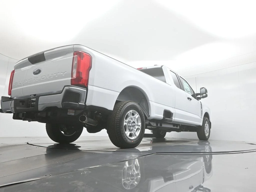 New 2026 Oxford White Ford XLT image 45