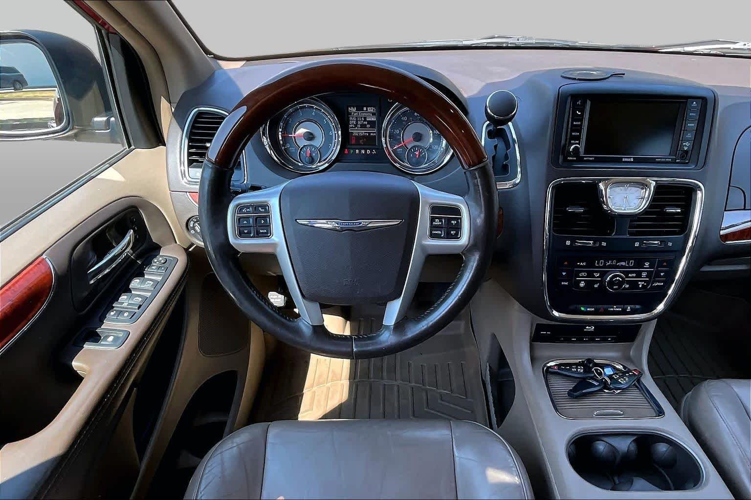 Pre-Owned 2014 Chrysler Town & Country Limited