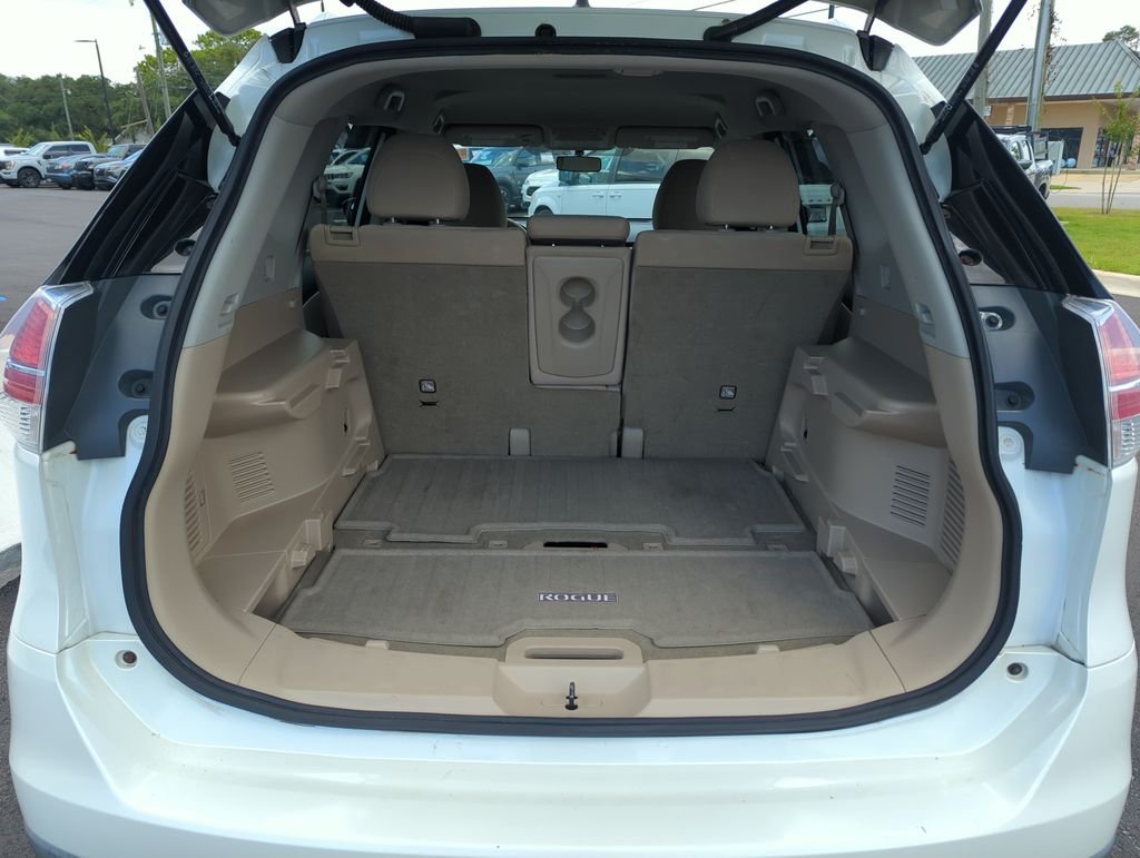 Used 2015 White Nissan SV image 29