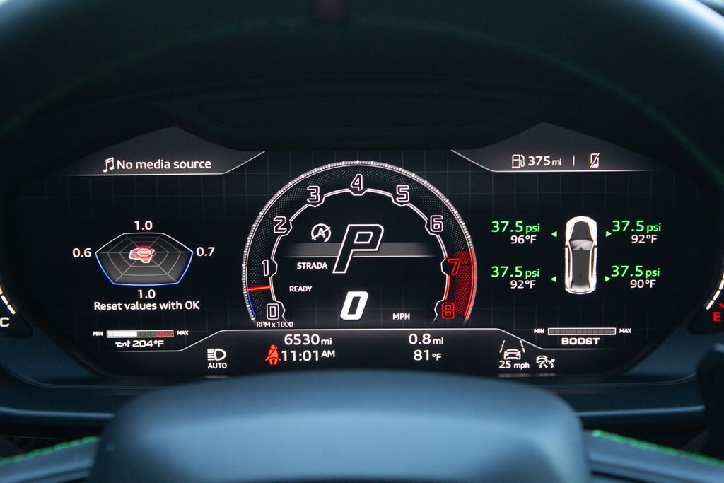 Used 2024 White Lamborghini Performante image 15