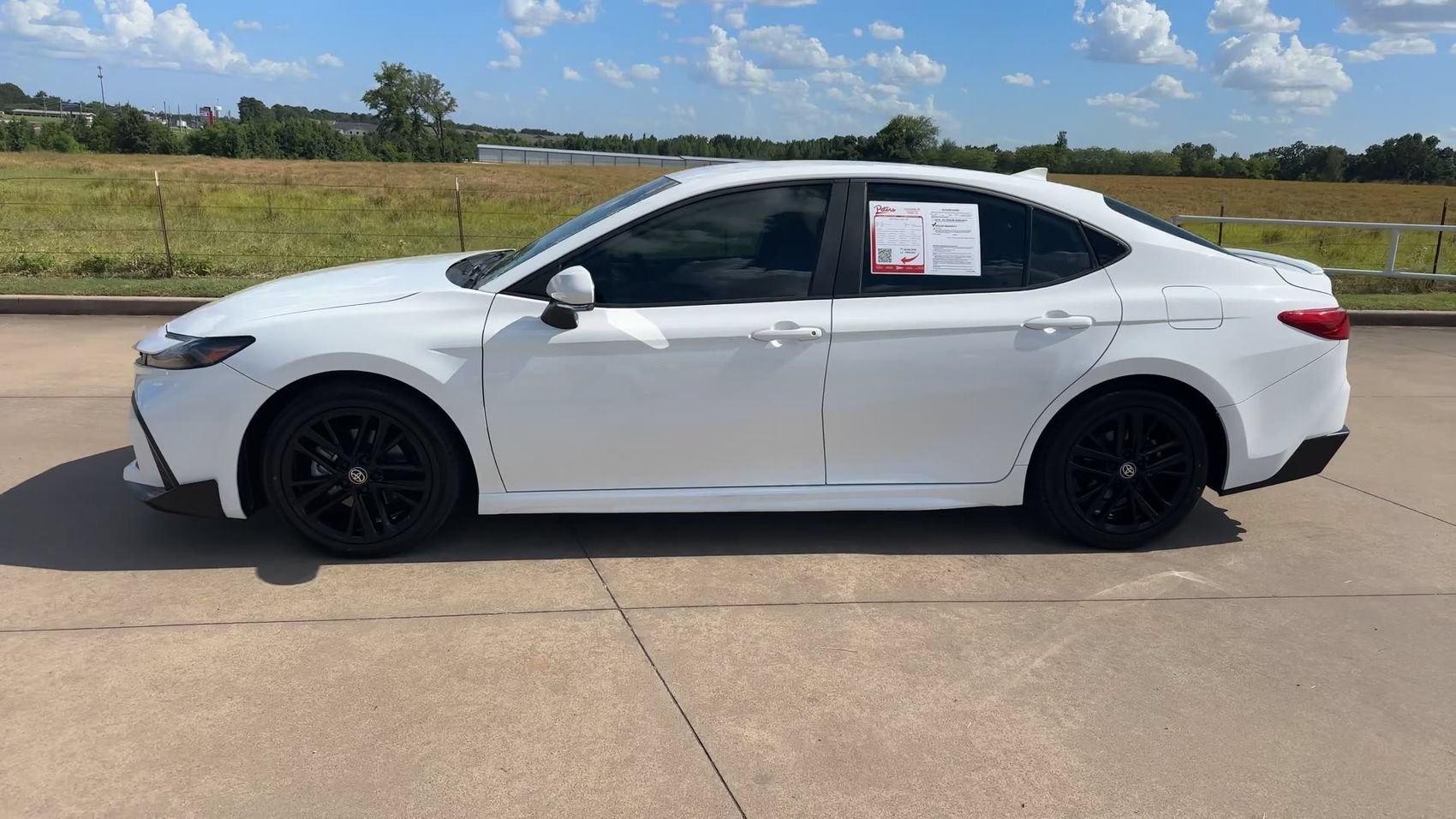 Used 2025 Ice Toyota SE image 5