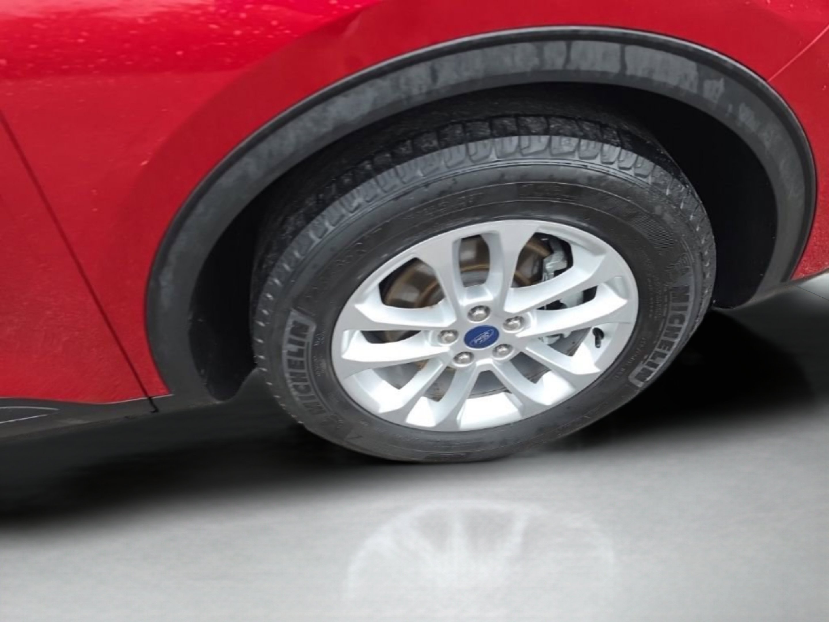 Used 2020 Red Ford SE image 34