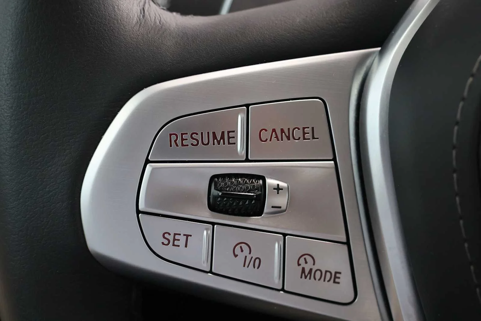 Certified Used 2025 Mineral White Metallic BMW xDrive40i image 18