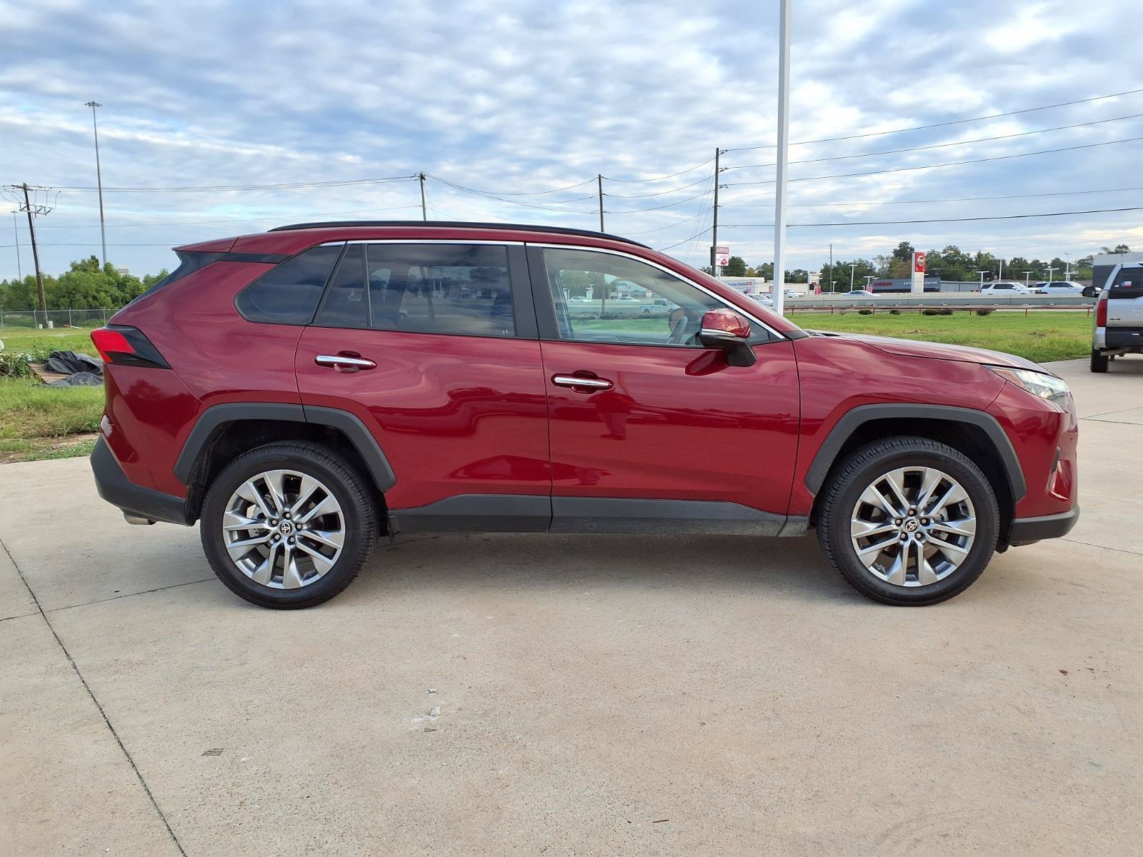 Certified Used 2022 Pearl Toyota Limited image 5