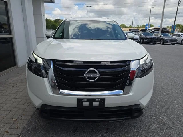Certified Used 2025 Glacier White Nissan SV image 2