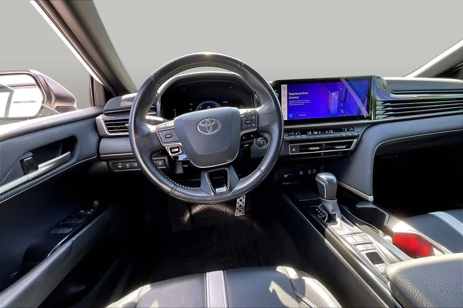 Used 2025 Ice Cap Toyota SE image 6