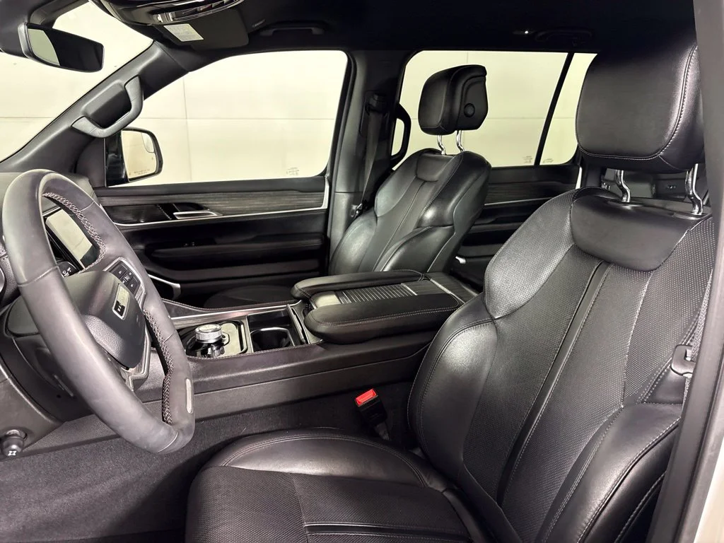 Used 2024 White Jeep Series II image 31