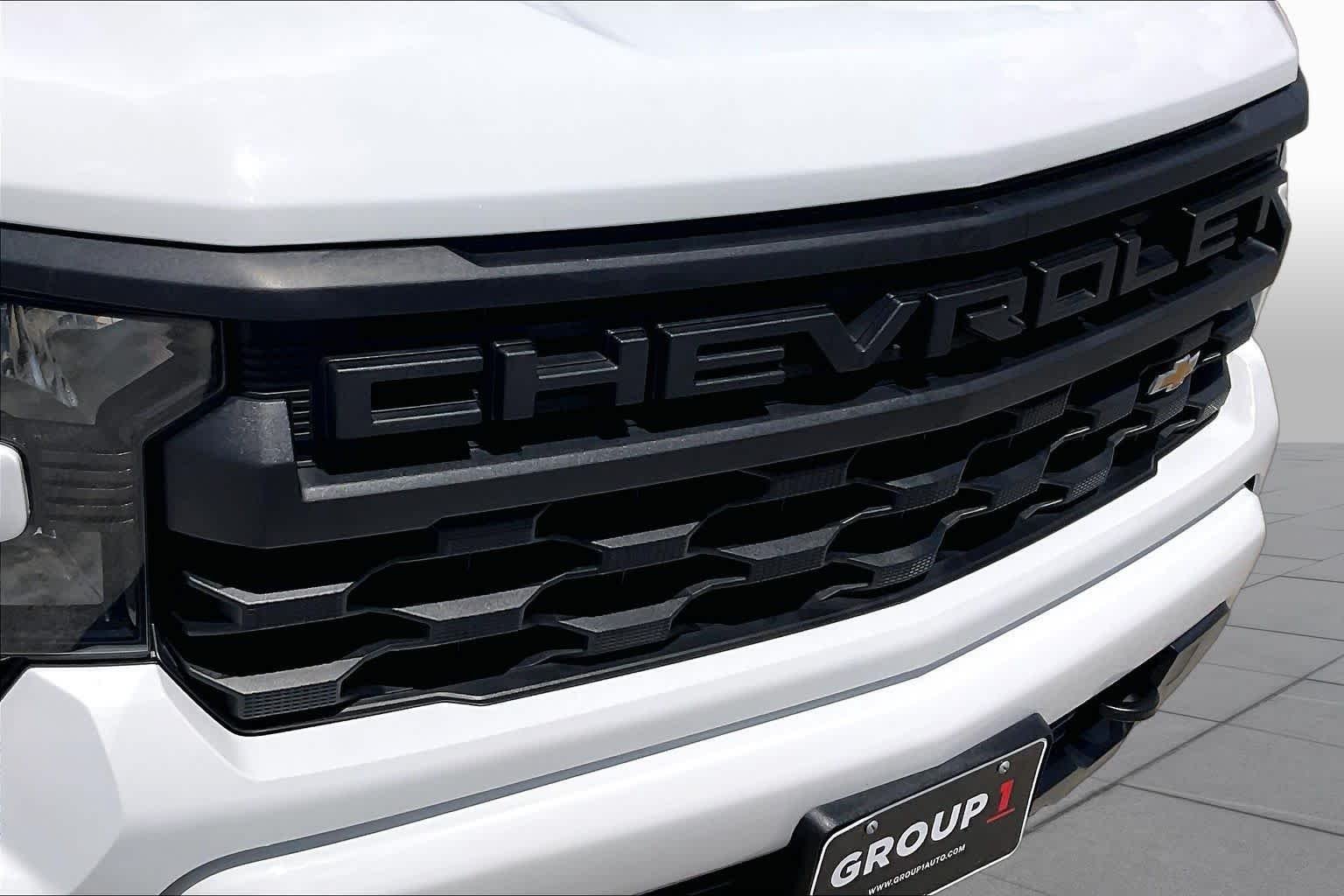 Used 2025 Summit White Chevrolet Custom image 31