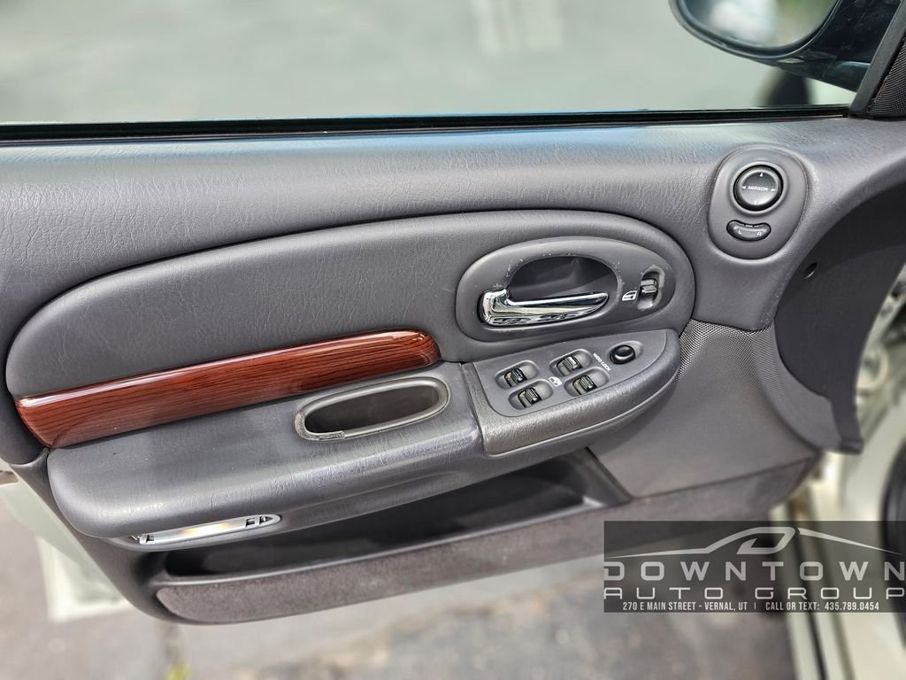 Used 1999 Green Chrysler Base image 9