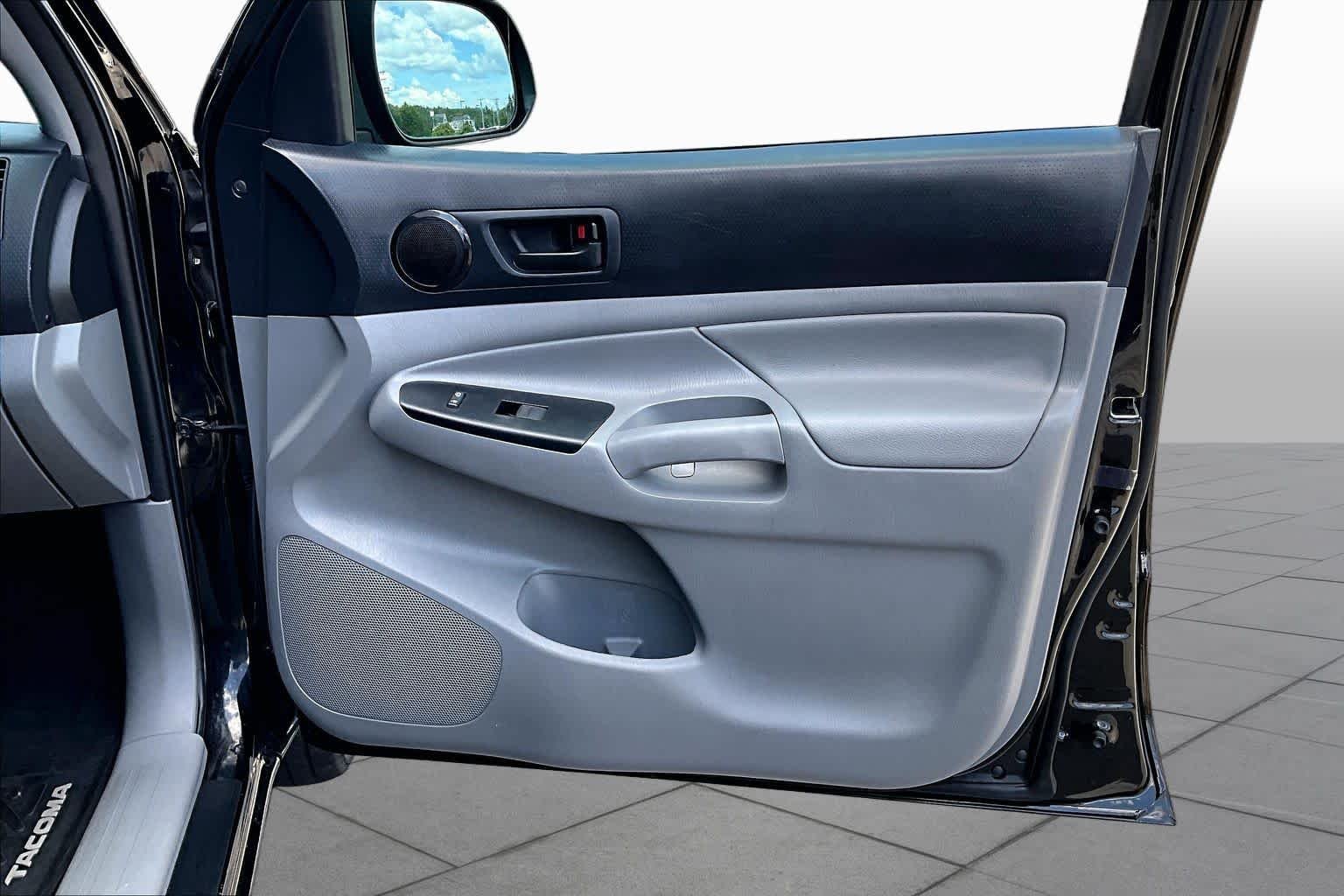 Used 2015 Black Toyota  image 22