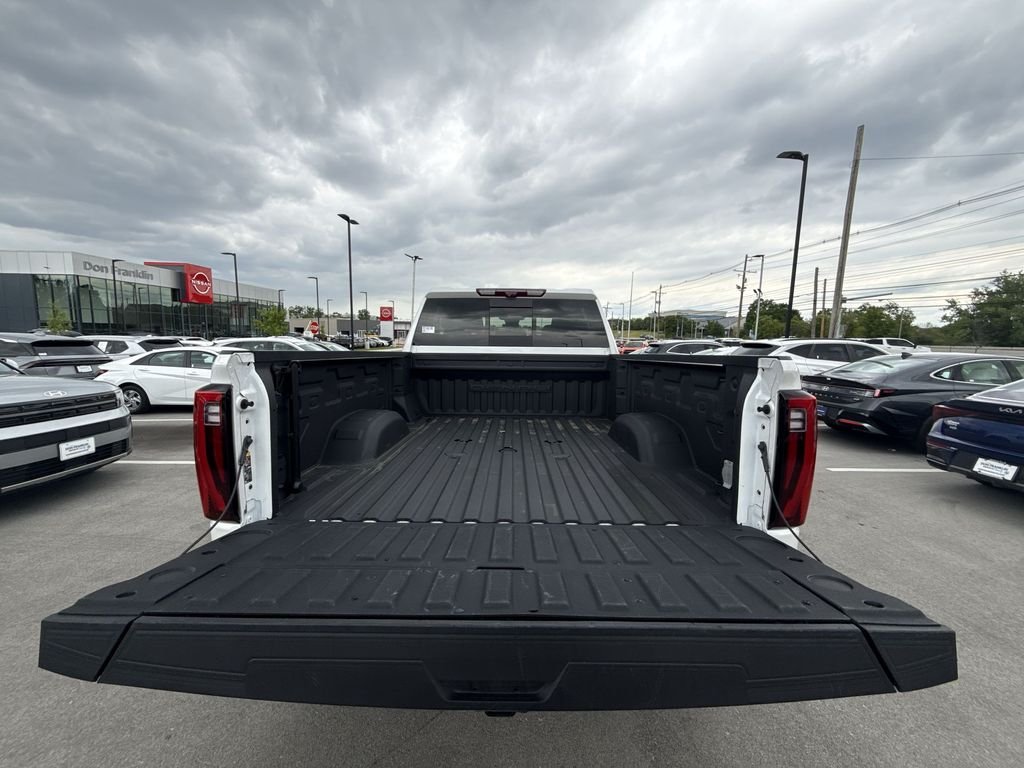Used 2024 White GMC Denali image 23