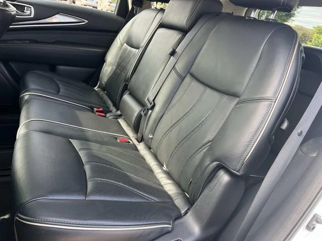 Used 2017 White INFINITI Base image 23