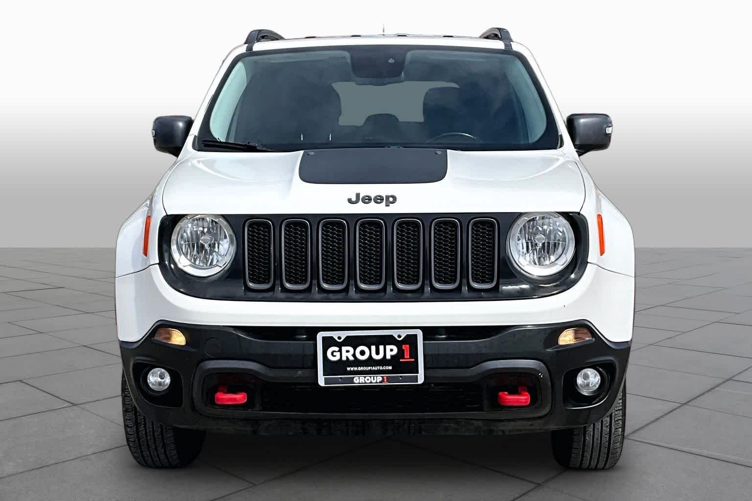 Used 2017 Alpine White Jeep Trailhawk image 4