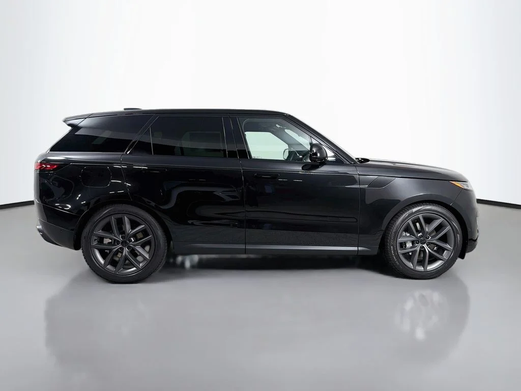 New 2027 Santorini Black Land Rover SE image 4