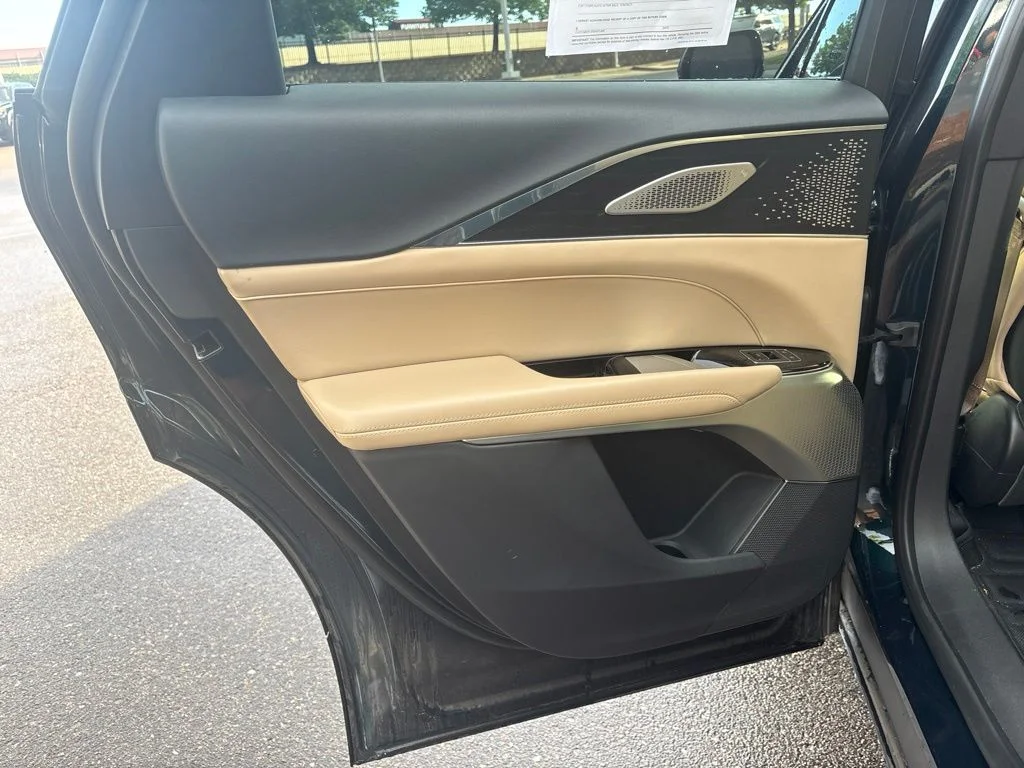 Used 2024 Emerald Cadillac Luxury image 17