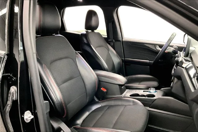Used 2025 Agate Black Metallic Ford ST-Line image 8