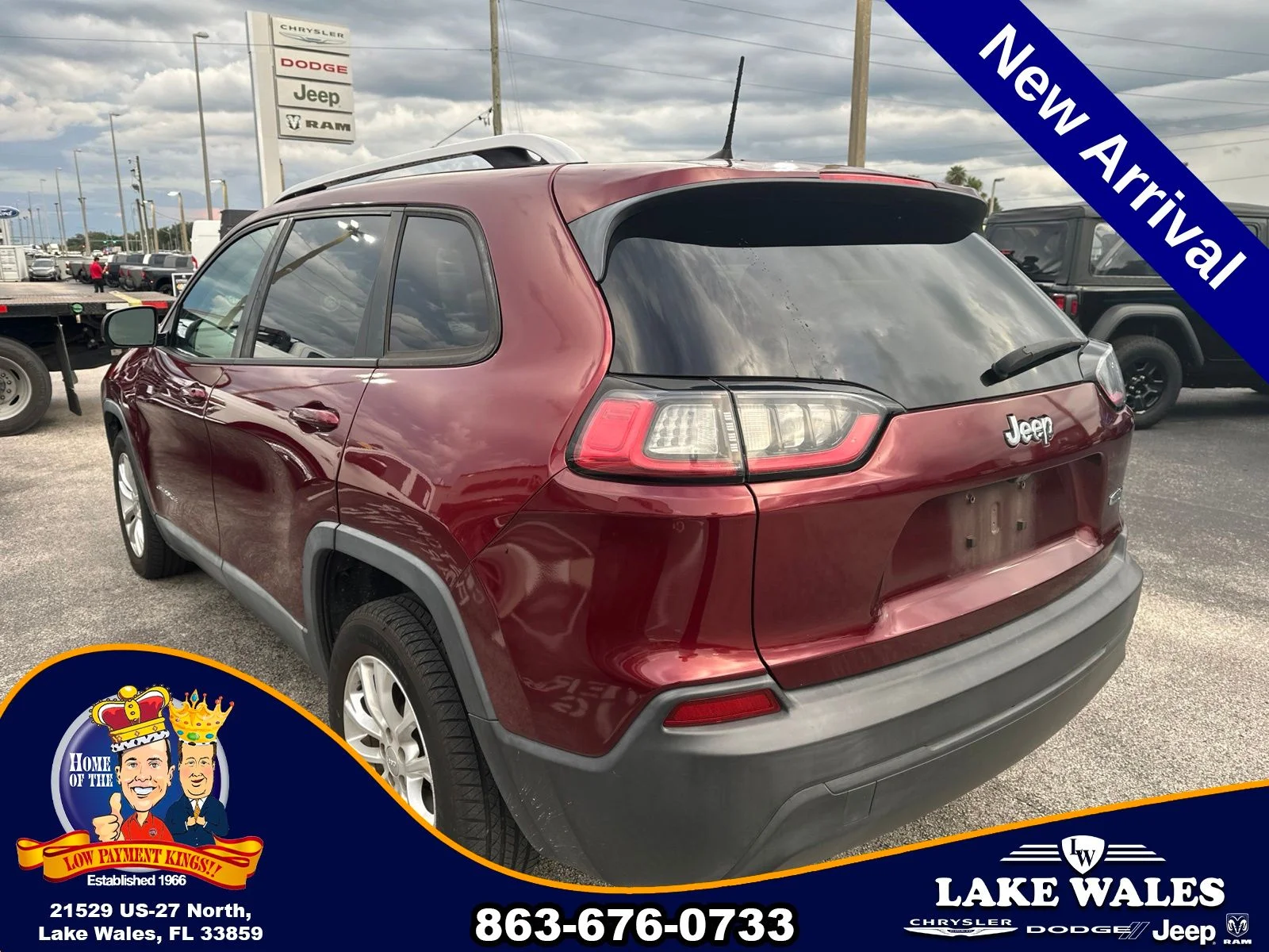 Used 2021 Red Jeep Latitude image 5