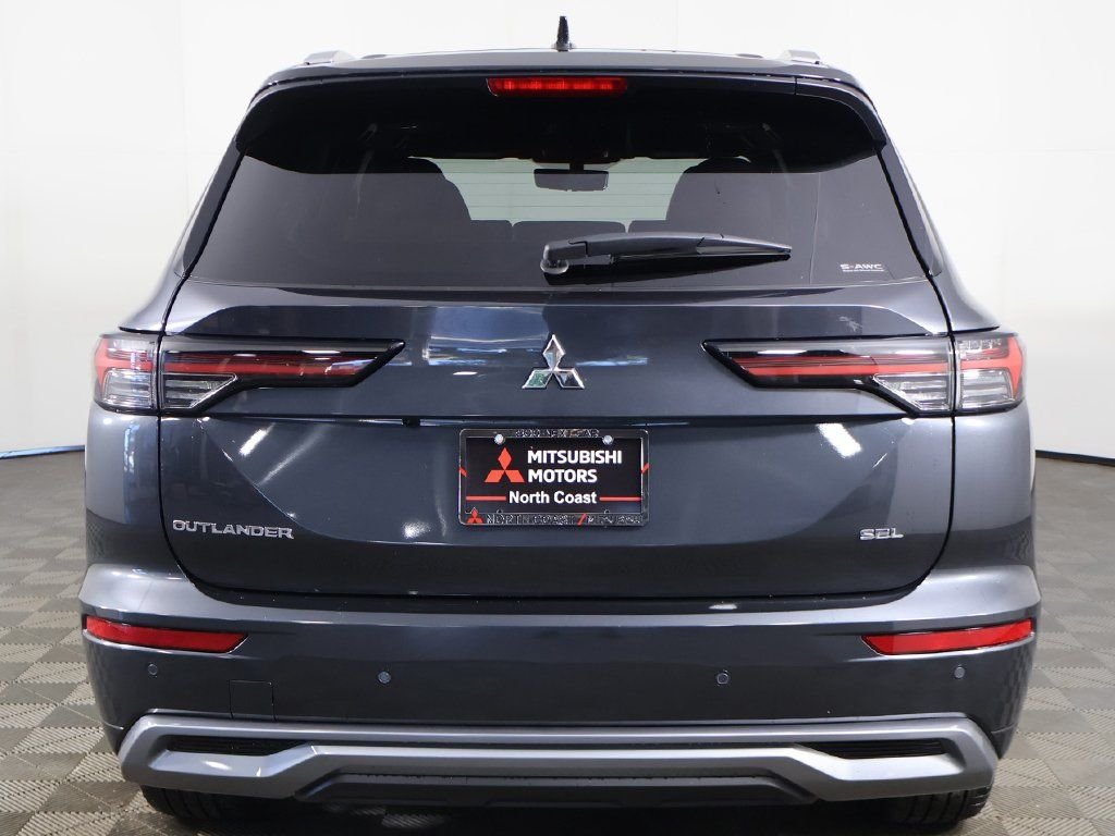 2025 Mitsubishi Outlander SEL - Photo 17