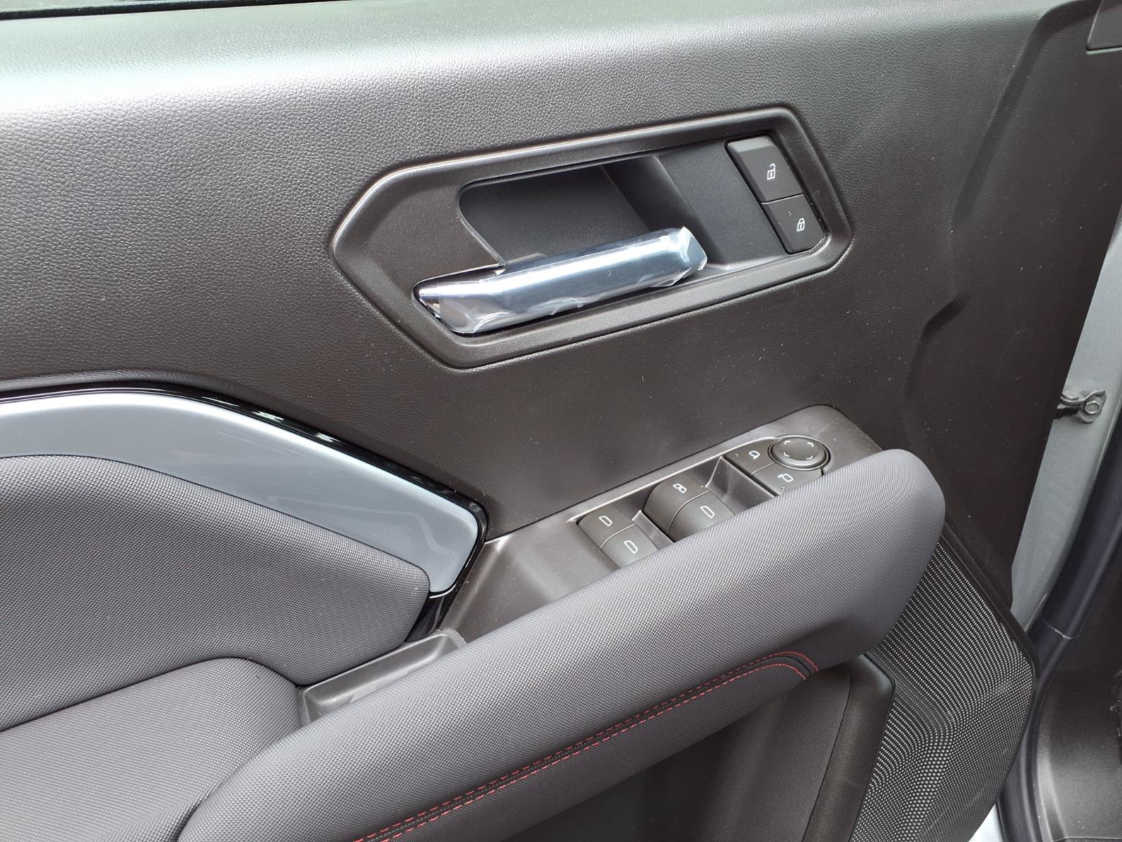 2026 Chevrolet Colorado Z71 - Photo 8