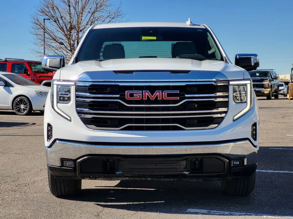 Used 2025 Summit White GMC SLT image 3