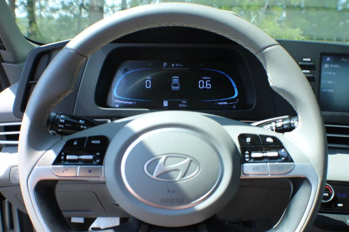 Used 2026 White Hyundai SEL Sport image 8