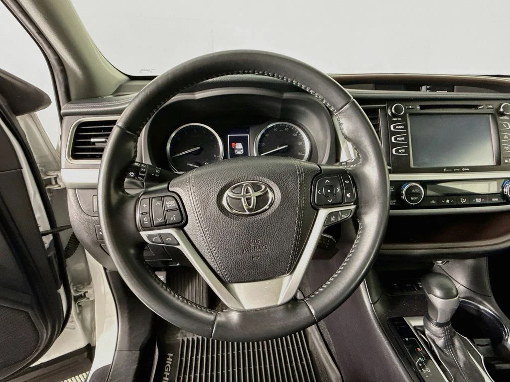 Used 2019 Blizzard Pearl Toyota XLE image 12