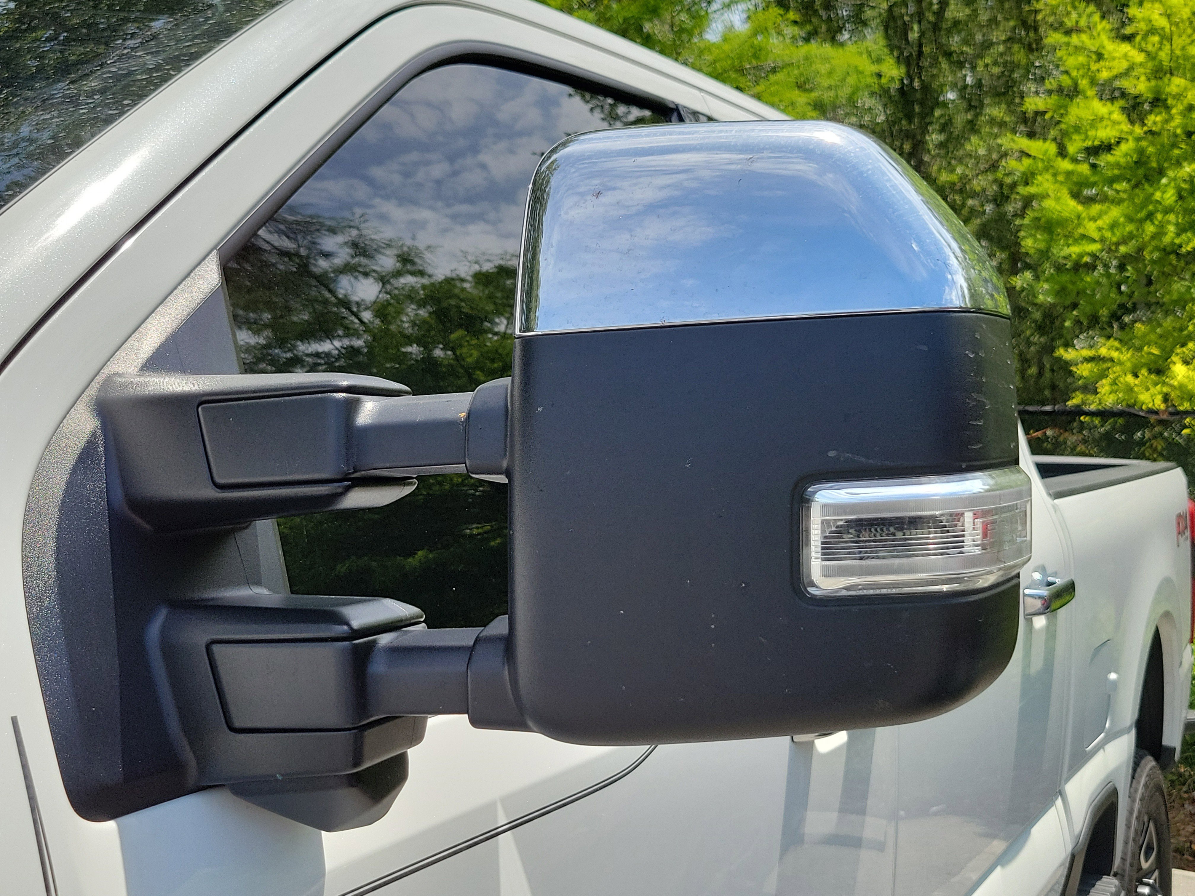 Used 2024 White Metallic Ford Platinum image 9