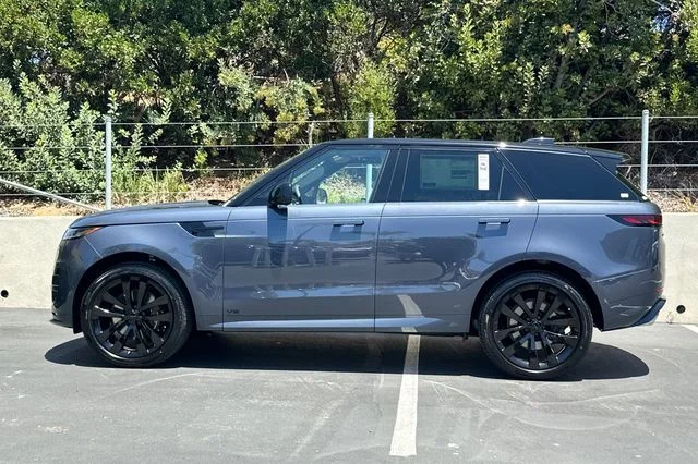 New 2026 Varesine Blue Land Rover Dynamic SE image 2