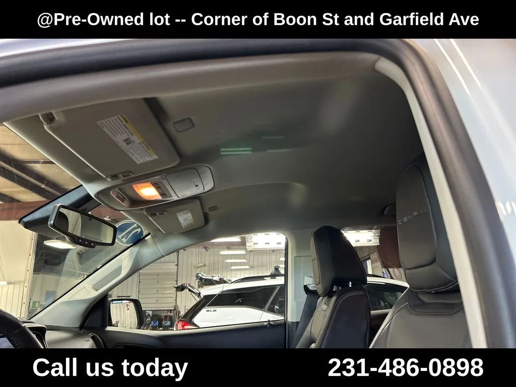Used 2021 White GMC Denali image 13