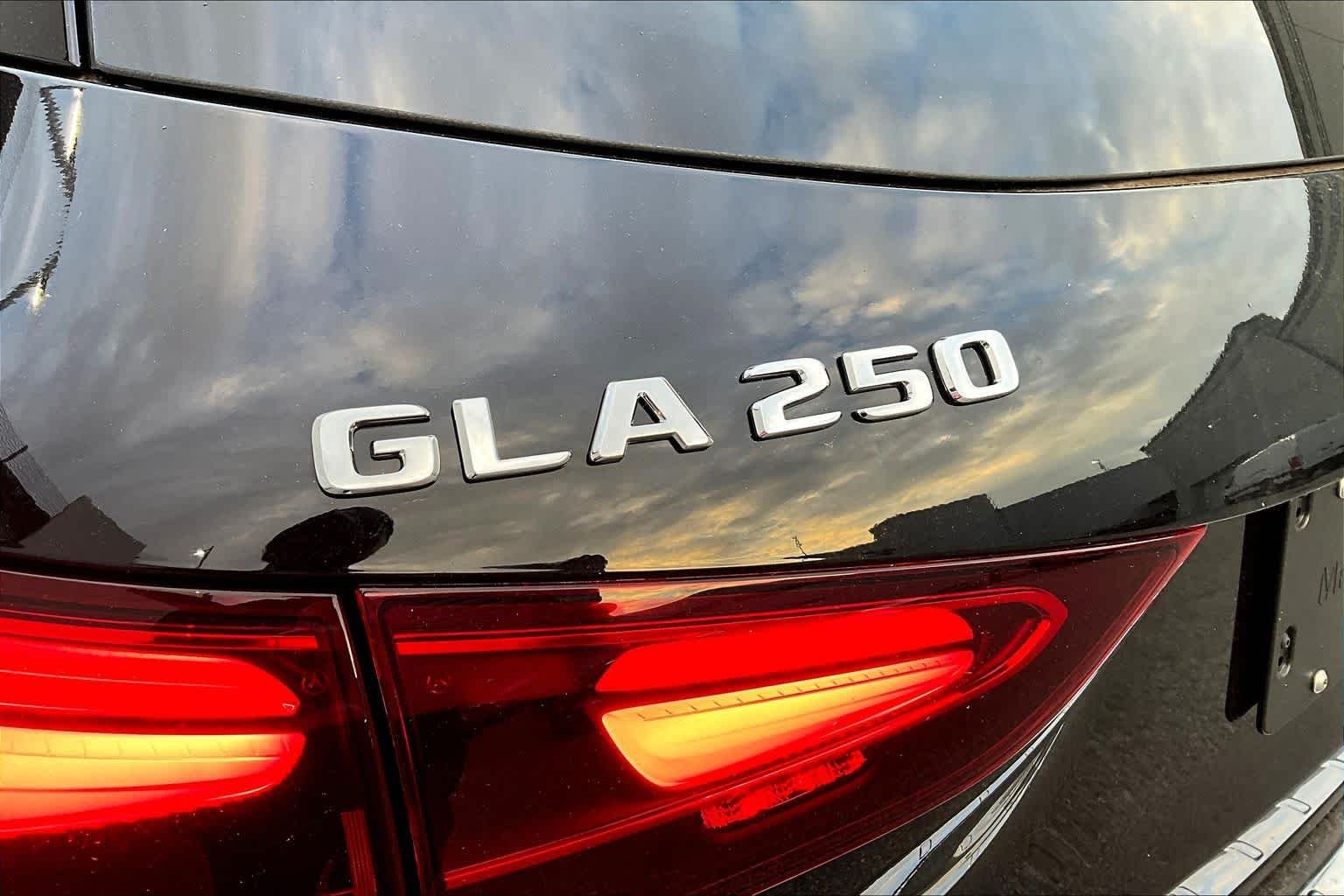 Used 2026 Night Black Mercedes-Benz GLA 250 image 31