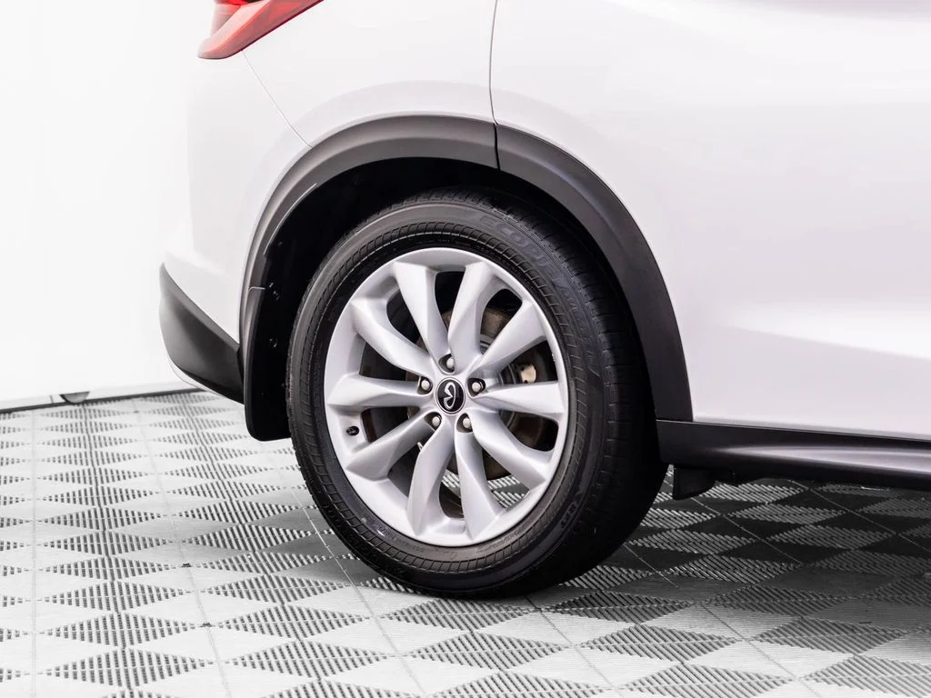 Used 2019 White INFINITI ESSENTIAL image 39
