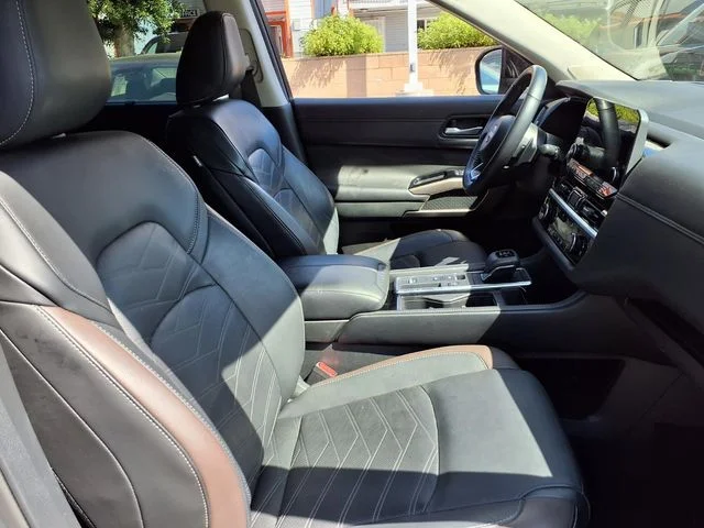 Used 2025 Gray Nissan Platinum image 29