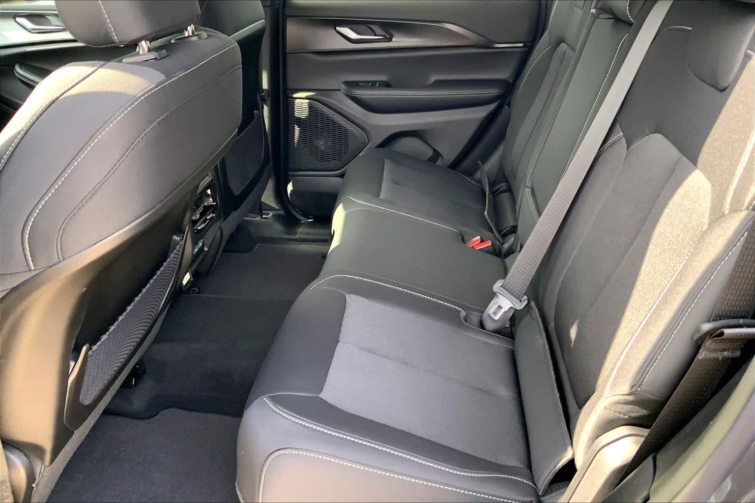 New 2026 Baltic Gray Metallic Clear-Coat Exterior Paint Jeep Laredo X image 16