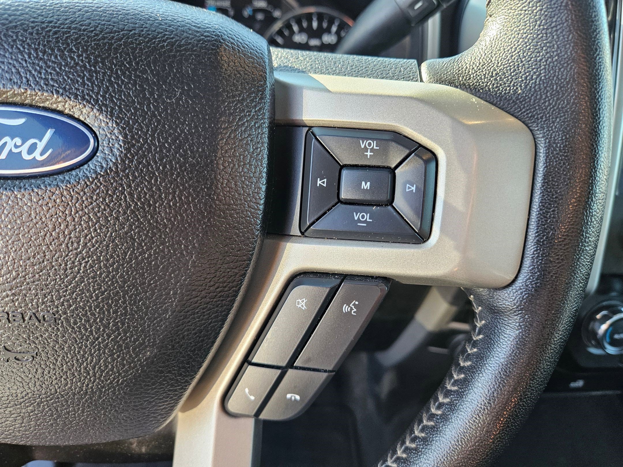 Used 2021 Black Metallic Ford LARIAT image 19