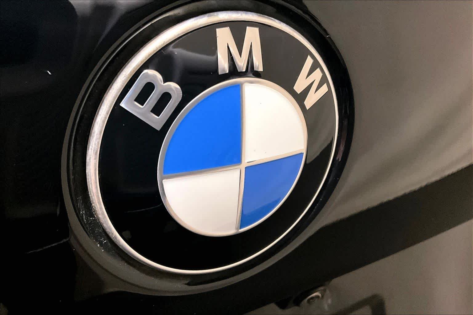 Used 2022 Jet Black BMW xDrive40i image 32