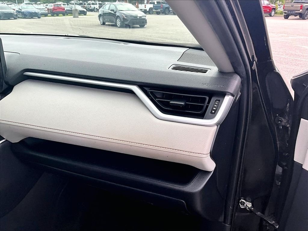 Used 2019 Black Toyota XLE image 11