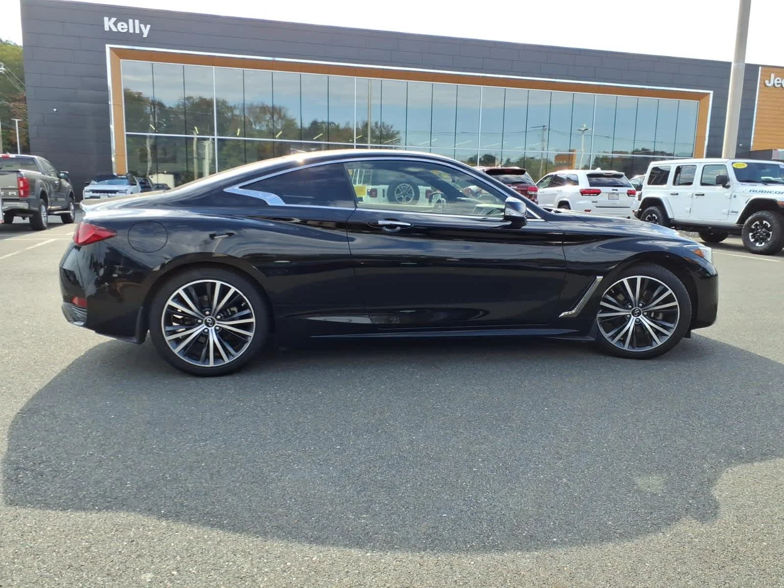 Used 2022 Black Obsidian INFINITI LUXE image 6