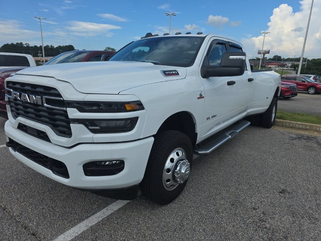 Used 2025 White Ram Big Horn image 4