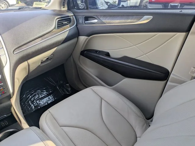 Used 2019 Rhapsody Blue Metallic Lincoln Reserve image 17