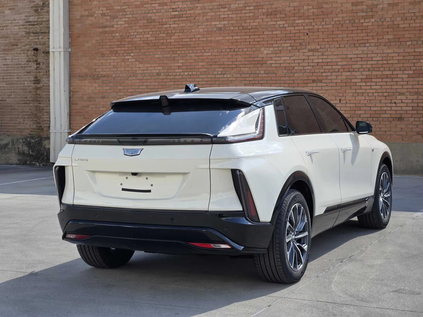 New 2027 Cashmere Cadillac Sport image 4