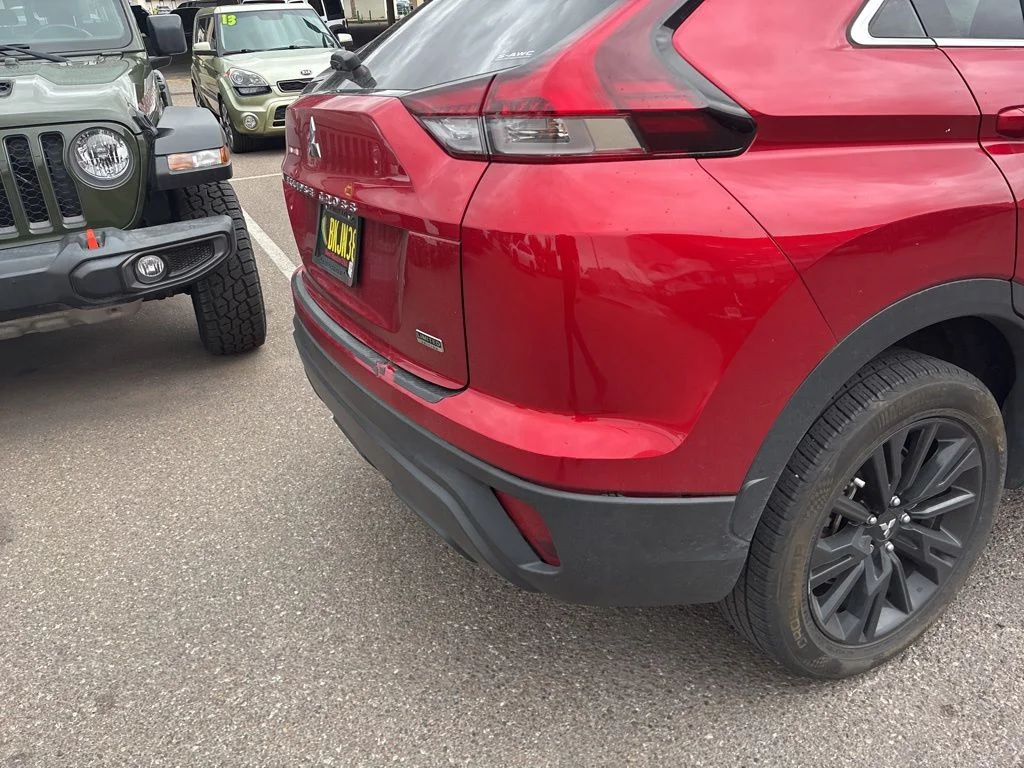 Used 2023 Red Mitsubishi SE image 11