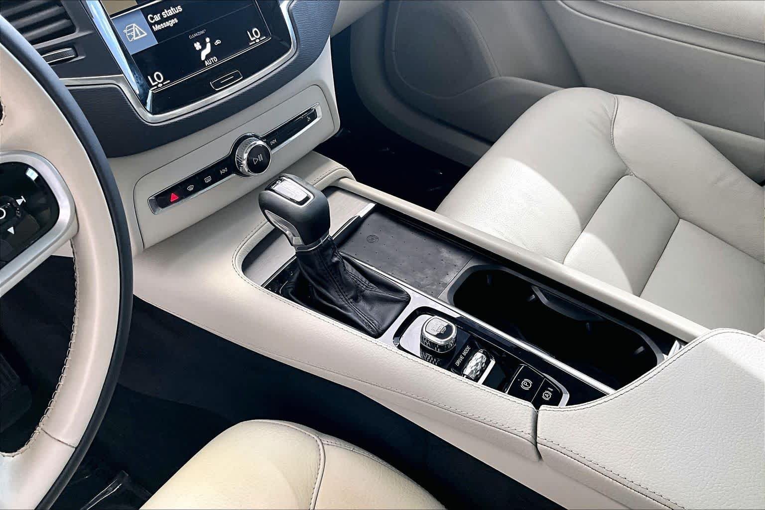 Used 2021 Crystal White Metallic Volvo Momentum image 17