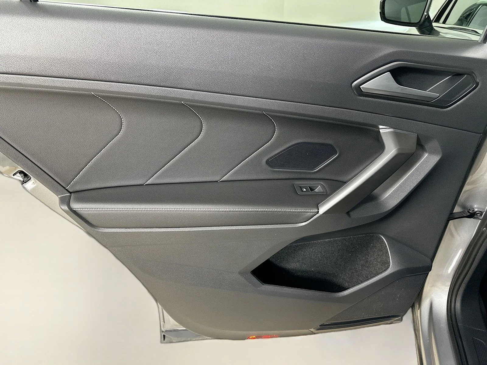 Used 2022 Silver Volkswagen  image 33